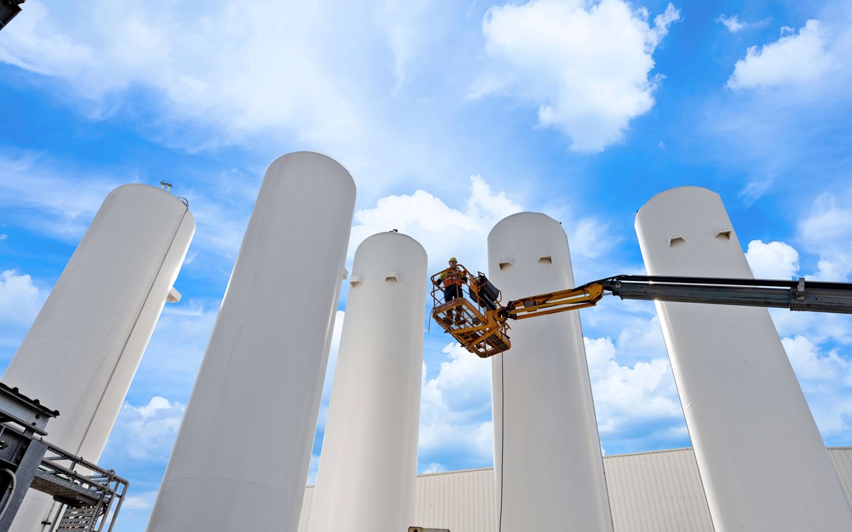 Five white recovery separator towards at an outside site 