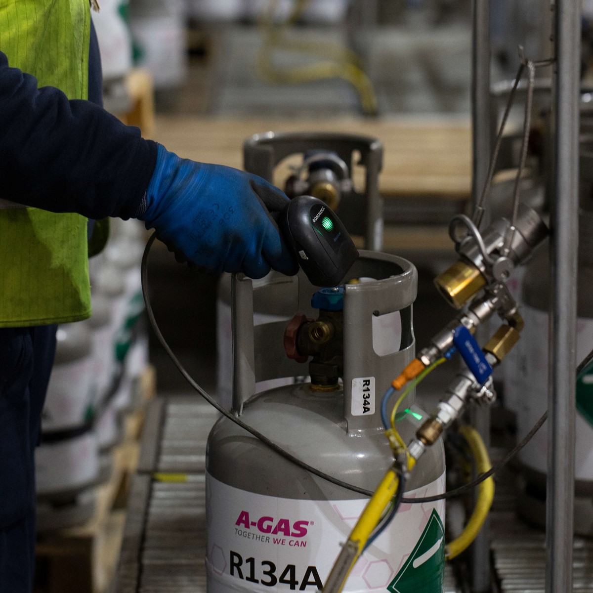 preparing a gas cylinder 